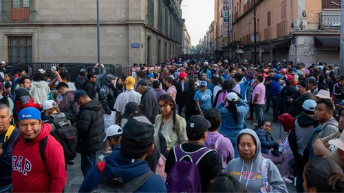 Se retira CNTE tras horas de bloqueo en Palacio Nacional