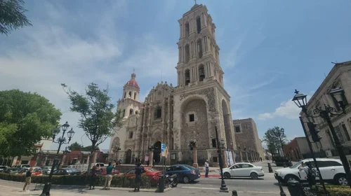 Repican campanas en Catedral de Saltillo en honor al papa