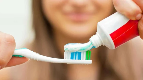 Ordena Cofepris retiro de pasta dental por riesgo a la salud