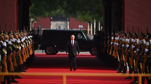 Rusia seguirá la vía militar si fracasa la paz en Ucrania: Putin