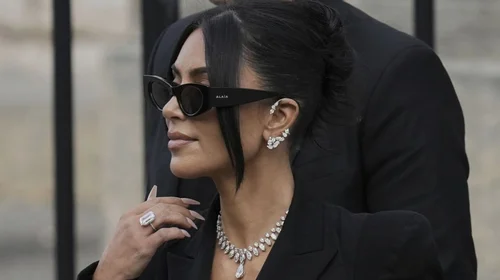 Hallan droga en camión que llevaba productos de Kim Kardashian