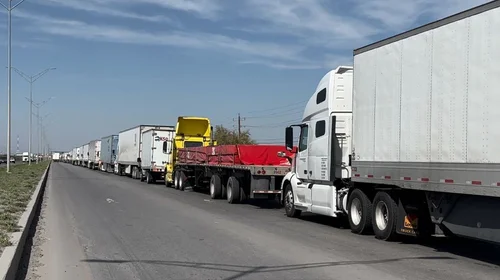 Cierre de ventanilla genera caos en aduana de Nuevo Laredo