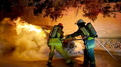 Bomberos sofocan incendio de vehículo en Ramos Arizpe