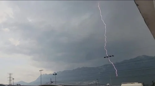 Se registra tormenta eléctrica y granizo en Santa Catarina