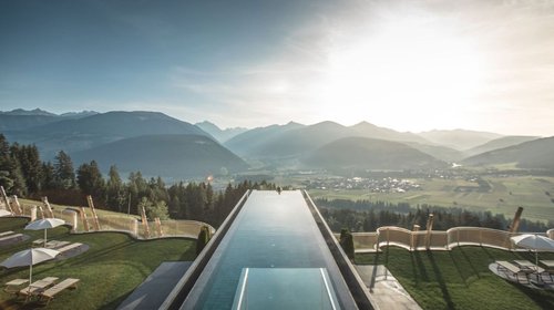 Crean diseños arquitectónicos impactantes en piscinas icónicas