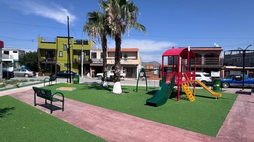 Vandalizan de nuevo juegos inclusivos en plaza de Ramos Arizpe