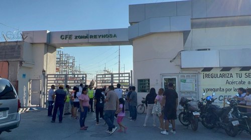 Exigen vecinos de Villas de Santa Fe solución a apagones