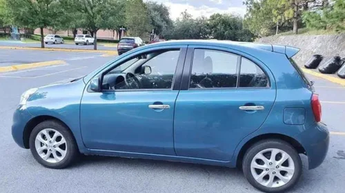Mujer recupera su automóvil robado; estaba a la venta en un lote