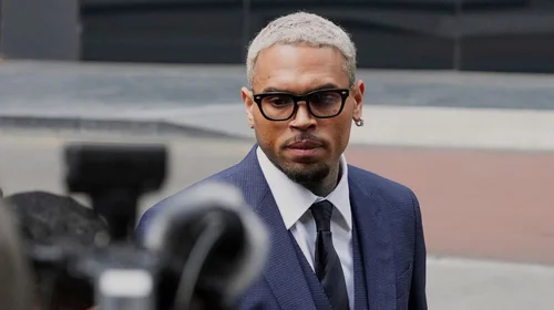 Chris Brown se declara no culpable de intento de agresión