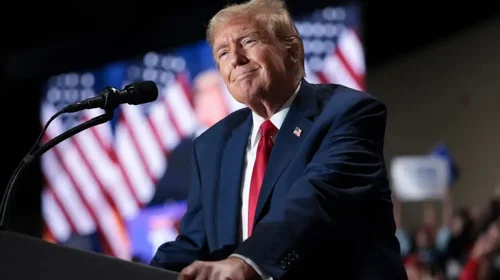 ¿Trump multará a quienes hablen español en Estados Unidos?