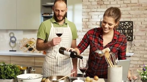 Descubre cómo el vino transforma la carne en arte