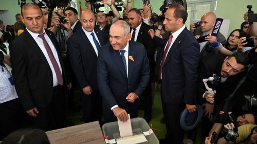 Gana 'Occidente' en Armenia; denuncian injerencia rusa