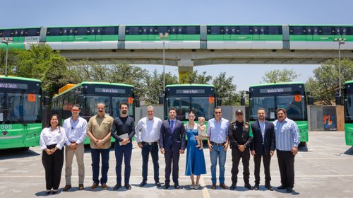 Nuevo León incorpora 100 nuevas unidades de transporte público