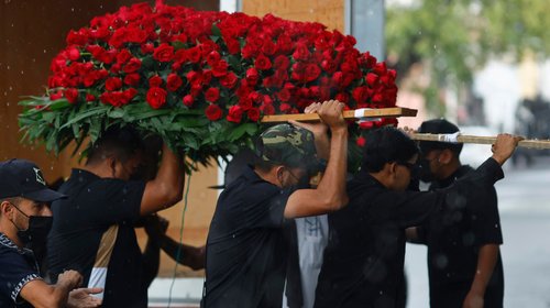 Trasladan cuerpo de 'El Mencho' a cementerio en Guadalajara