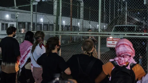 Escapan cuatro de centro de detención para migrantes en Newark