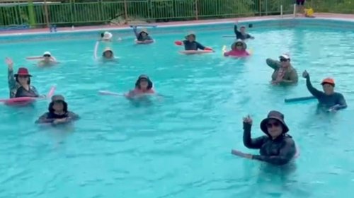 'Exprimen' menores sus últimos días de vacaciones en las albercas