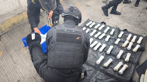Aseguran 59 artefactos explosivos en convoy de Ayotzinapa