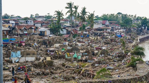 Supertifón amenaza a Filipinas, que aún sufre a Kalmaegi