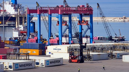Presentan plan para reconstrucción de puerto de Beirut