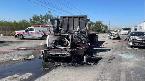 Tráiler embiste 8 vehículos en Libramiento Noroeste; muere mujer