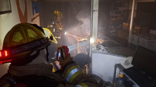 Se incendian oficinas por corto circuito en Monterrey