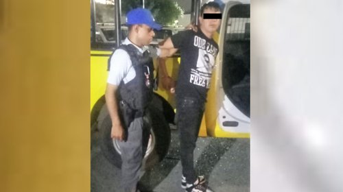 Detienen a presunto monta choque; amenaza a vícitma con navaja