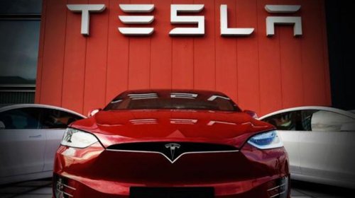 Contempla Tesla bajar el precio de sus autos