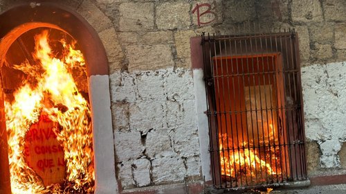Incendian casa abandonada en el centro de Monterrey