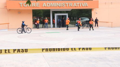 Desalojan Torre Administrativa de Santa Catarina ante incendio