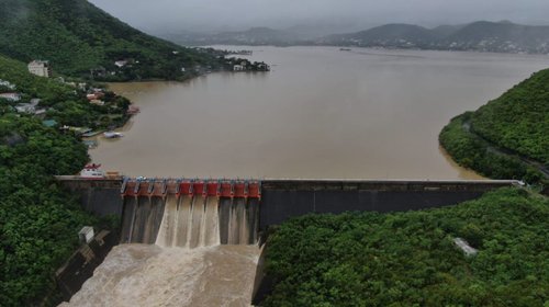 Abren 4 compuertas de presa La Boca; luce rebasada de capacidad