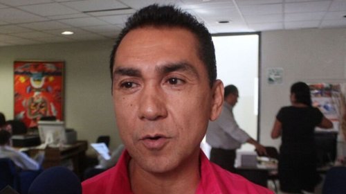 Dan amparo a José Luis Abarca; podría seguir proceso en libertad