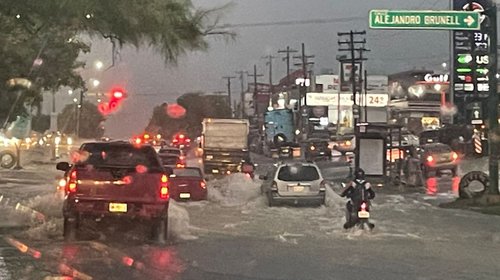 Pega lluvia con más fuerza en San Pedro y Montemorelos
