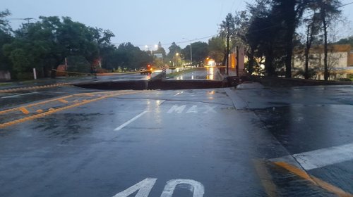 Aparece megasocavón en Zapopan, Jalisco; causa cierres viales