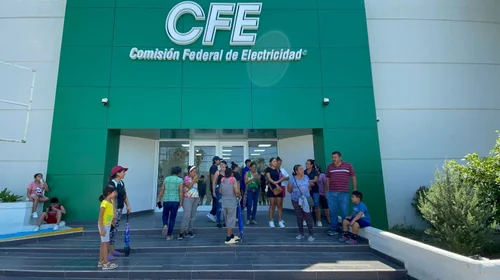 Vecinos de la colonia Praderas Elite protestan por falta de luz