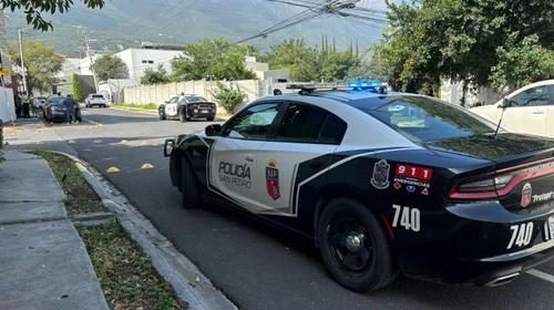 Intenta evitar choque y atropella a mujer en San Pedro