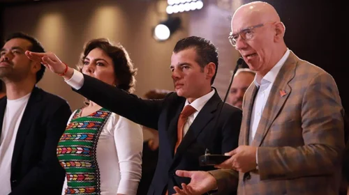 Nombran a 'Mike' Flores coordinador nacional de diputados de MC