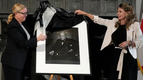 Italia devuelve a Canadá retrato robado de Winston Churchill