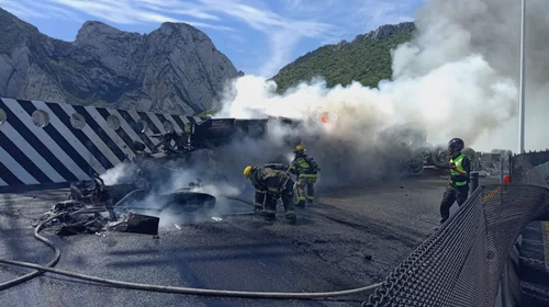 Mueren seis tras aparatoso accidente en la Saltillo-Monterrey