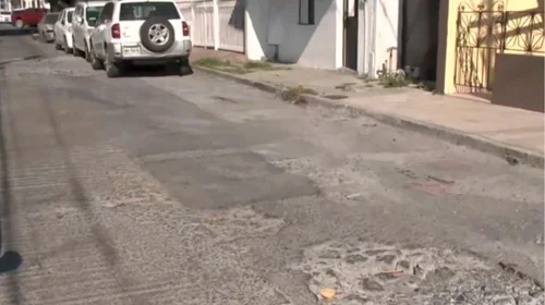 Afectan baches vialidad en el municipio de Monterrey