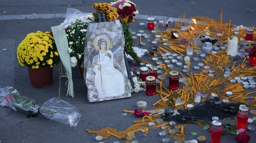 Rinden homenaje a víctimas de derrumbe de techo en Serbia