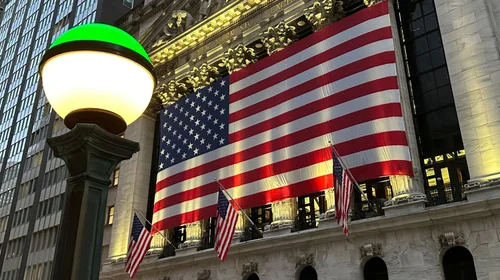 Wall Street abre en verde ante correcciones de Dow Jones