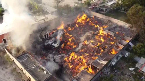 Arde tarimera en Pesquería; fuego se extiende a predios