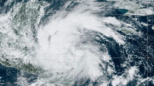 Tormenta tropical Sara amenaza con inundaciones en Centroamérica