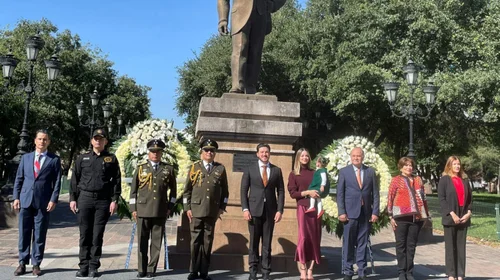 Inicia desfile; pide Samuel seguir haciendo historia