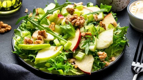 Para esta temporada de verano, una sabrosa ensalada Waldorf