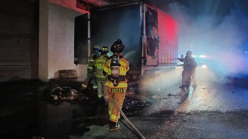 Incendian camión en Monterrey; hay un detenido