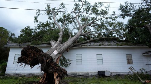 Reparan algunos apagones en Houston tras el paso de Beryl
