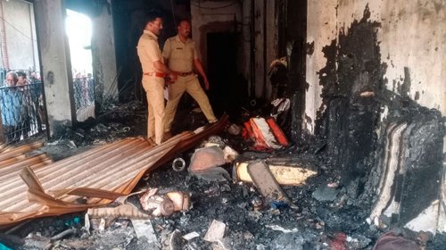 Incendio en sastrería deja 7 muertos en la India