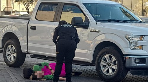 Camioneta atropella a mujer en centro de Monterrey