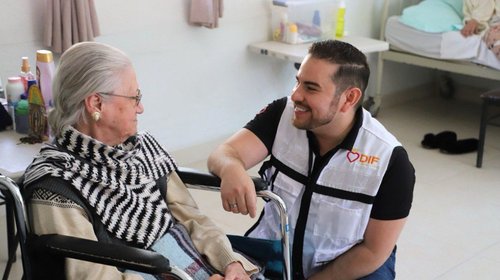 Fortalecen red de protección al adulto mayor mediante convenios